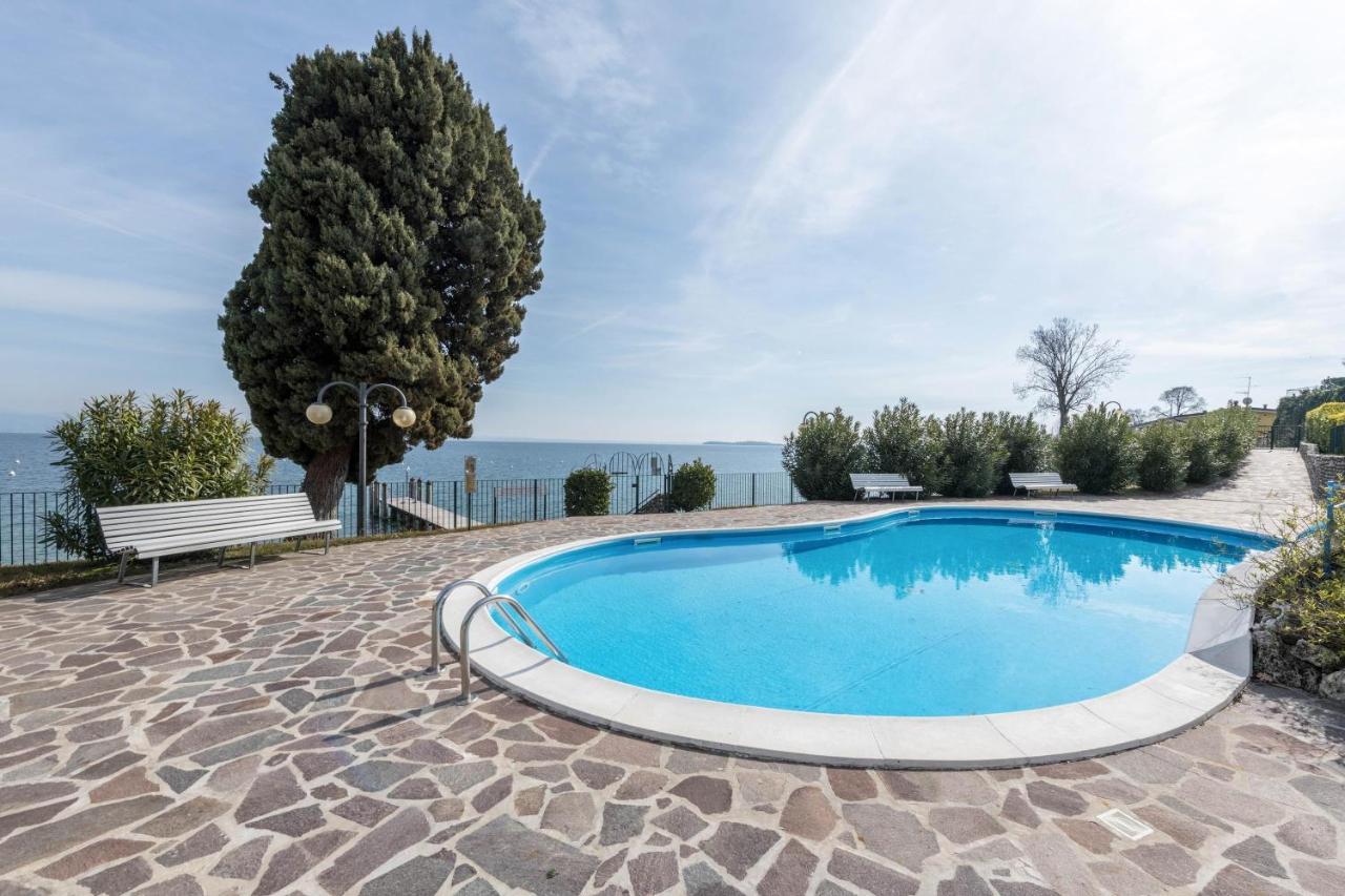 Front Lake Amazing View Manerba del Garda Exterior photo